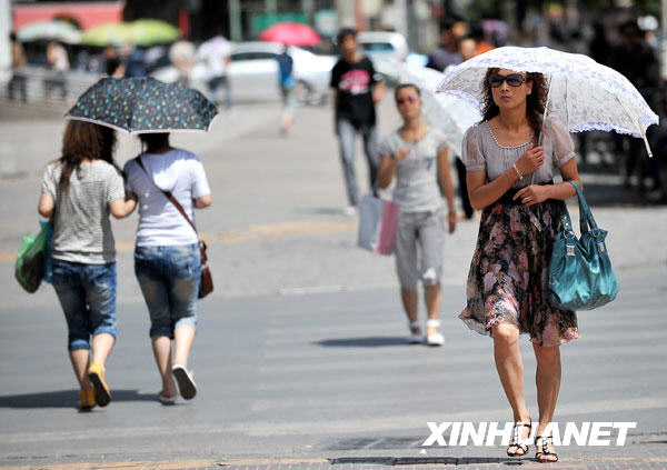 熱浪席卷全國(guó)17省市 多地區(qū)高溫超40℃(圖)