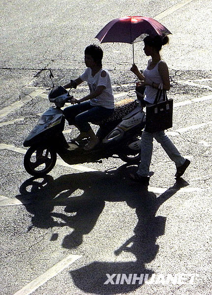 熱浪席卷全國(guó)17省市 多地區(qū)高溫超40℃(圖)