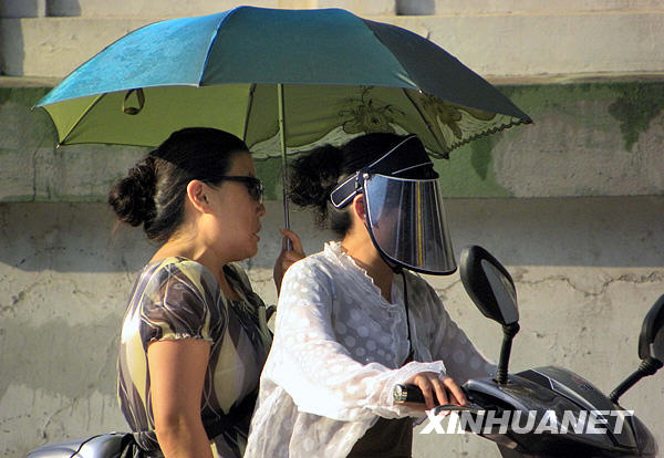 熱浪席卷全國(guó)17省市 多地區(qū)高溫超40℃(圖)