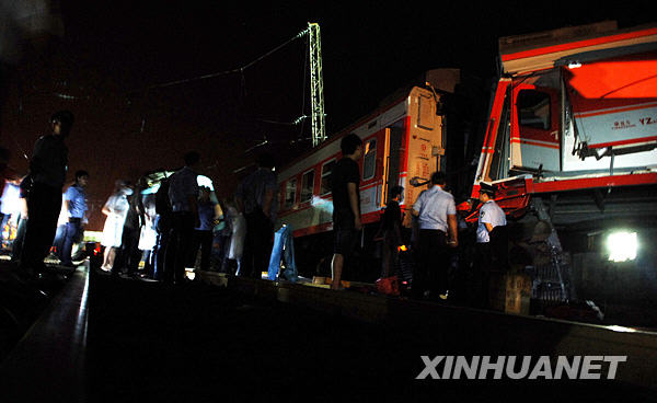 湖南郴州發(fā)生一起列車(chē)相撞事故[組圖]