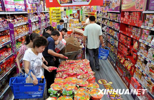 烏魯木齊努力恢復城市正常生產(chǎn)生活[組圖]