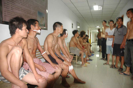 河南洛陽(yáng)一化工廠發(fā)生爆炸 數(shù)百群眾受傷(圖)