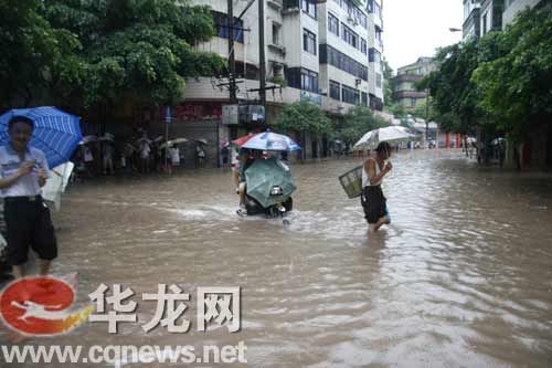 重慶28個鄉(xiāng)鎮(zhèn)遭遇大暴雨 36萬人受災(zāi)(圖)