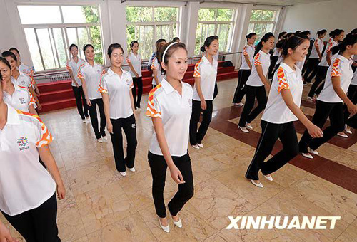 “全運小姐”培訓(xùn)看齊奧運標準[組圖]
