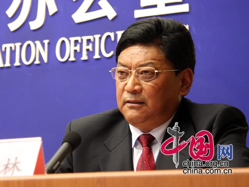 五自治區(qū)副主席介紹新中國(guó)成立以來(lái)本區(qū)巨大成就