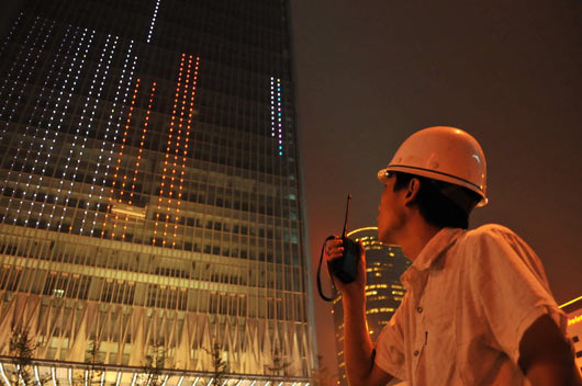 北京最高建筑“國貿三期”調試景觀燈[圖]