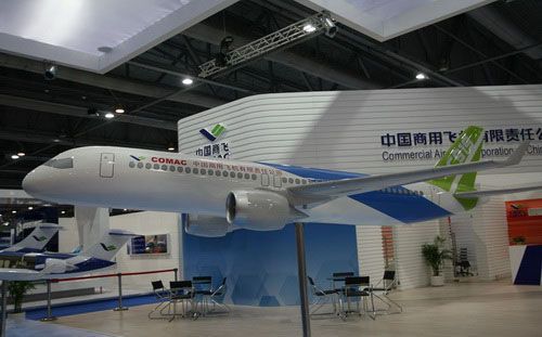 國產(chǎn)大客機(jī)外形樣機(jī)亮相 2016年交付使用(圖)