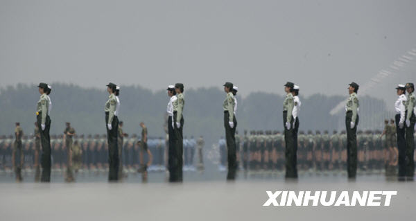 國(guó)慶60周年閱兵方陣中有三支“娘子軍”[組圖]