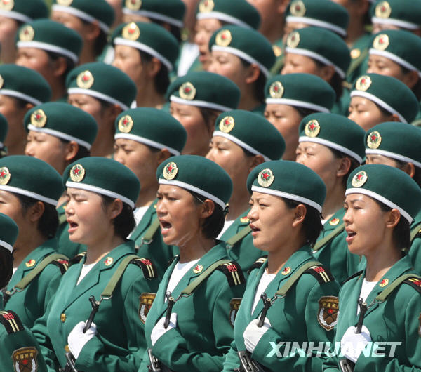 國慶60周年閱兵方陣中有三支“娘子軍”[組圖]