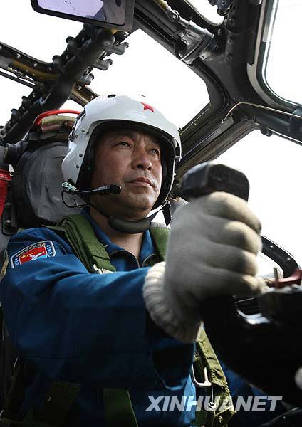 空中12個(gè)梯隊(duì)帶隊(duì)長(zhǎng)機(jī)[組圖]