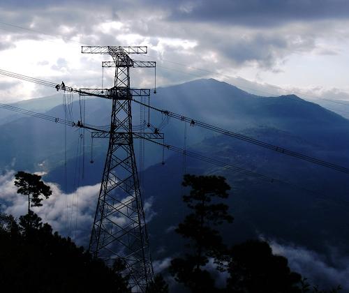 云南華能小灣水電站首臺機(jī)組正式投產(chǎn)發(fā)電
