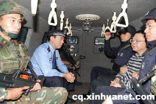 重慶原司法局長(zhǎng)文強(qiáng)在魚塘藏2000萬(wàn)巨款(圖)