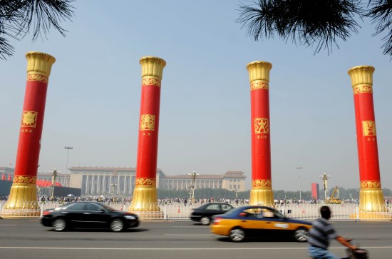 設(shè)計者稱56根民族團(tuán)結(jié)柱將繼續(xù)屹立天安門廣場
