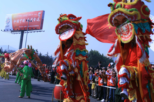 全運(yùn)會(huì)火炬?zhèn)鬟f結(jié)束 主火炬16日晚點(diǎn)燃[圖]