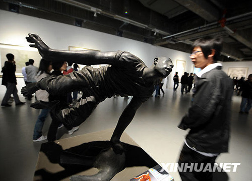 中國體育美術(shù)作品展在濟南開幕[組圖]