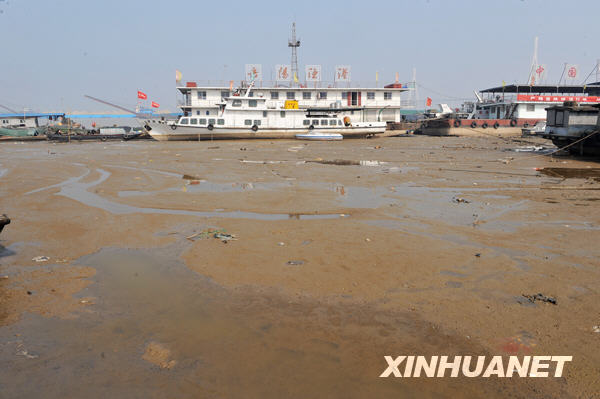 洞庭湖出現(xiàn)歷史罕見(jiàn)低水位