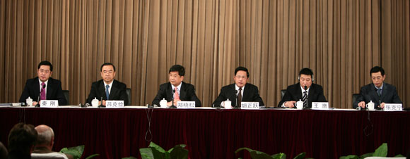 外交部就溫家寶總理出席東亞領(lǐng)導(dǎo)人系列會(huì)議舉行中外媒體吹風(fēng)會(huì)