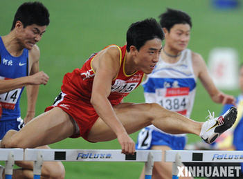 13秒34！劉翔成全運(yùn)史上首個(gè)110米欄三冠王