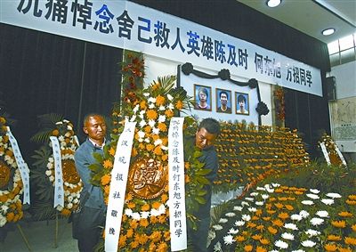 湖北荊州今日上午將為犧牲大學(xué)生舉行追悼會
