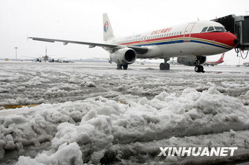 北方各地全力應(yīng)對“百年一遇”暴雪災(zāi)害