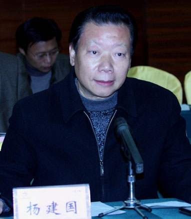 莫以宜春遠(yuǎn)，江山多勝游